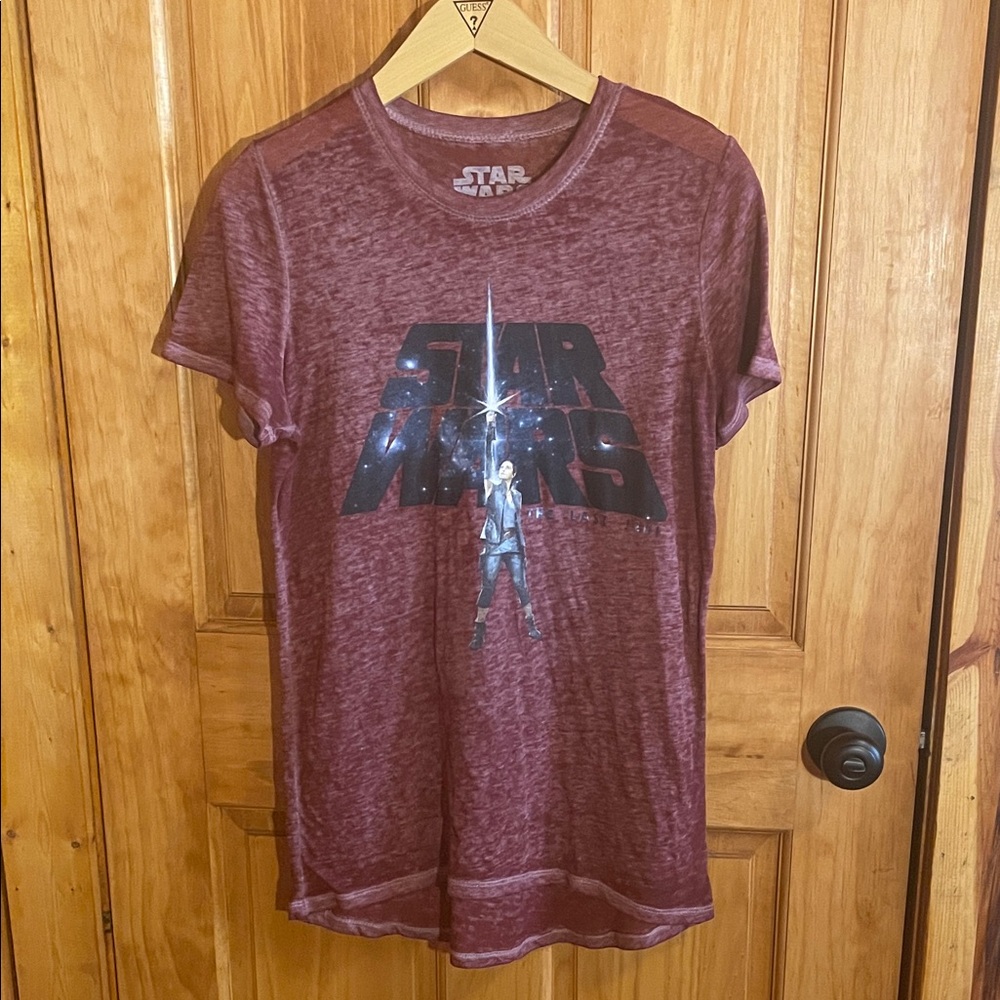 STAR WARS The Last Jedi Rey Maroon T-Shirt, Sz M❗️